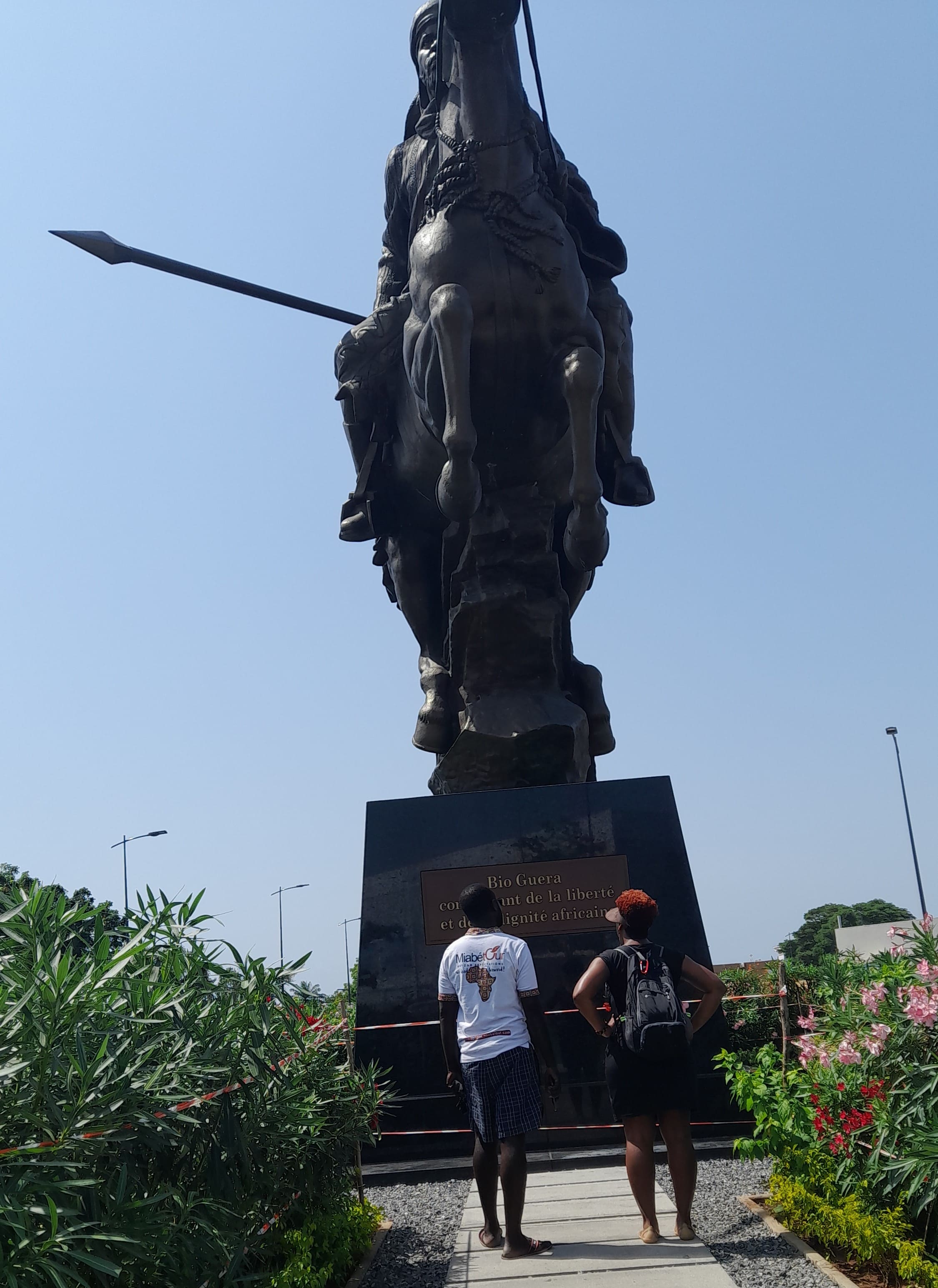 Cotonou tour visite du monument Bio Guerra